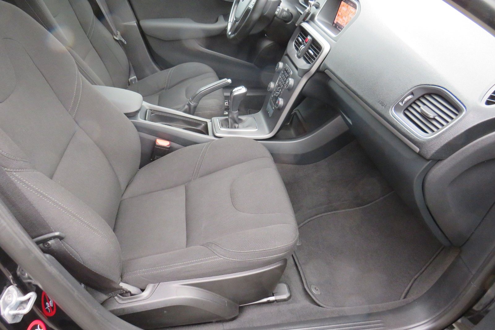 Fahrzeugabbildung Volvo V40 Kinetic NAVI TELVOR KLIMATRONIC 8-FACH ALU