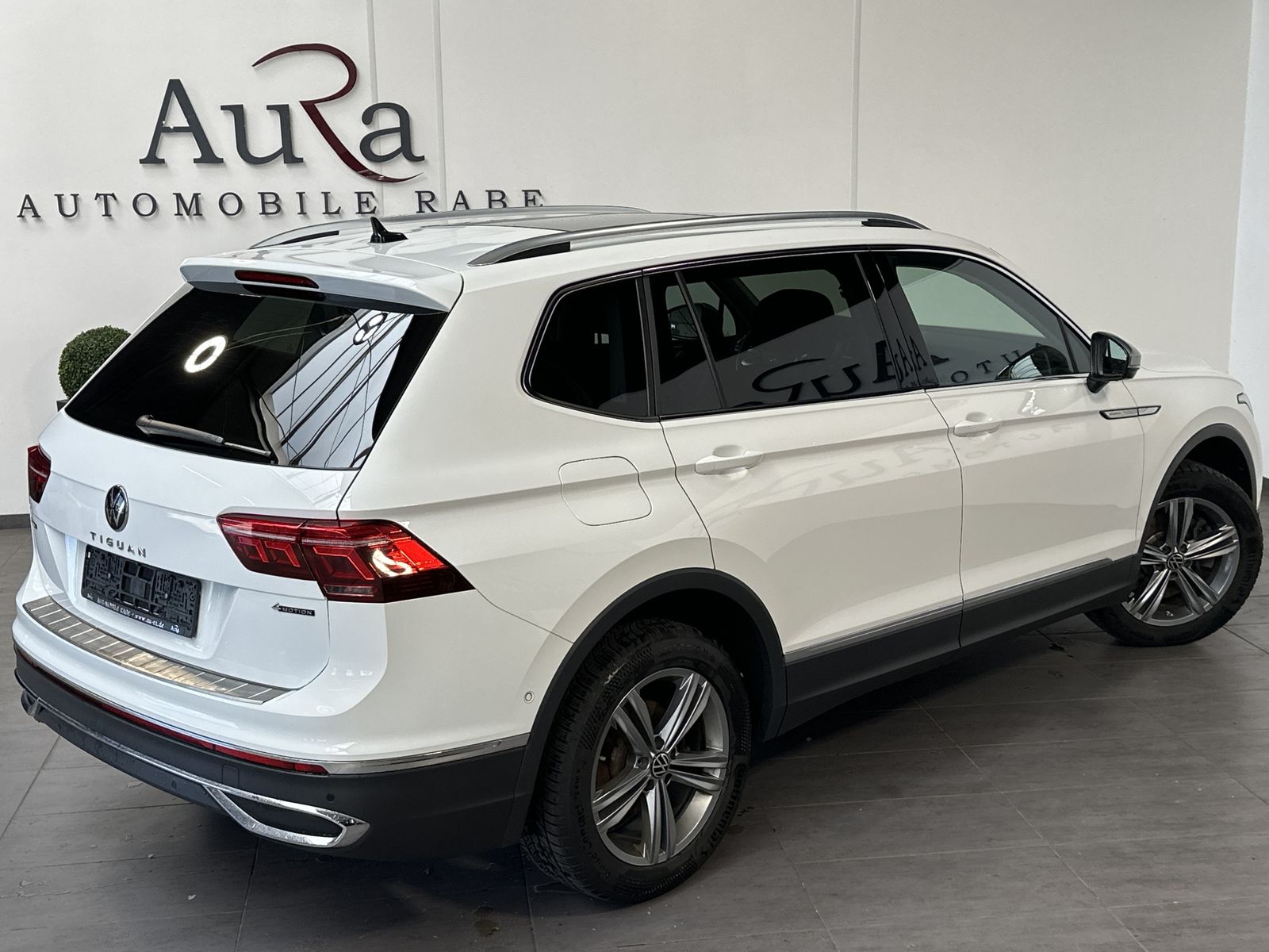 Fahrzeugabbildung Volkswagen Tiguan Allspace Elegance 4M NAV+LED+PANO+AHK+VC