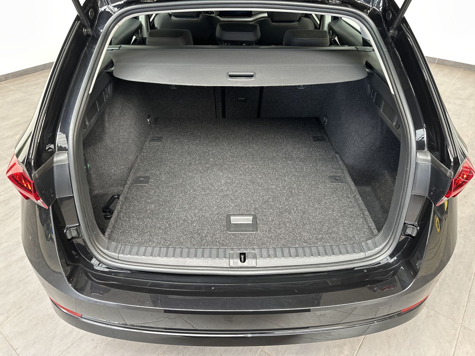 Fahrzeugabbildung SKODA Octavia 2.0 TDI DSG Ambition NAV+LED+VCOCK+LHZG