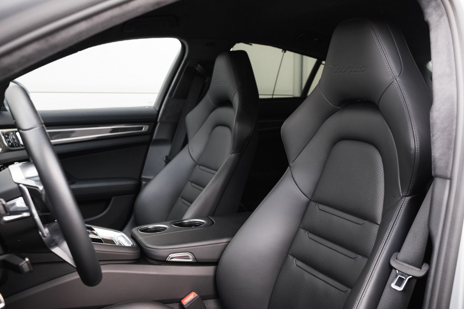 Fahrzeugabbildung Porsche Panamera Turbo HA-Lenk.-18W-Sitze-Burm.-LED-360´
