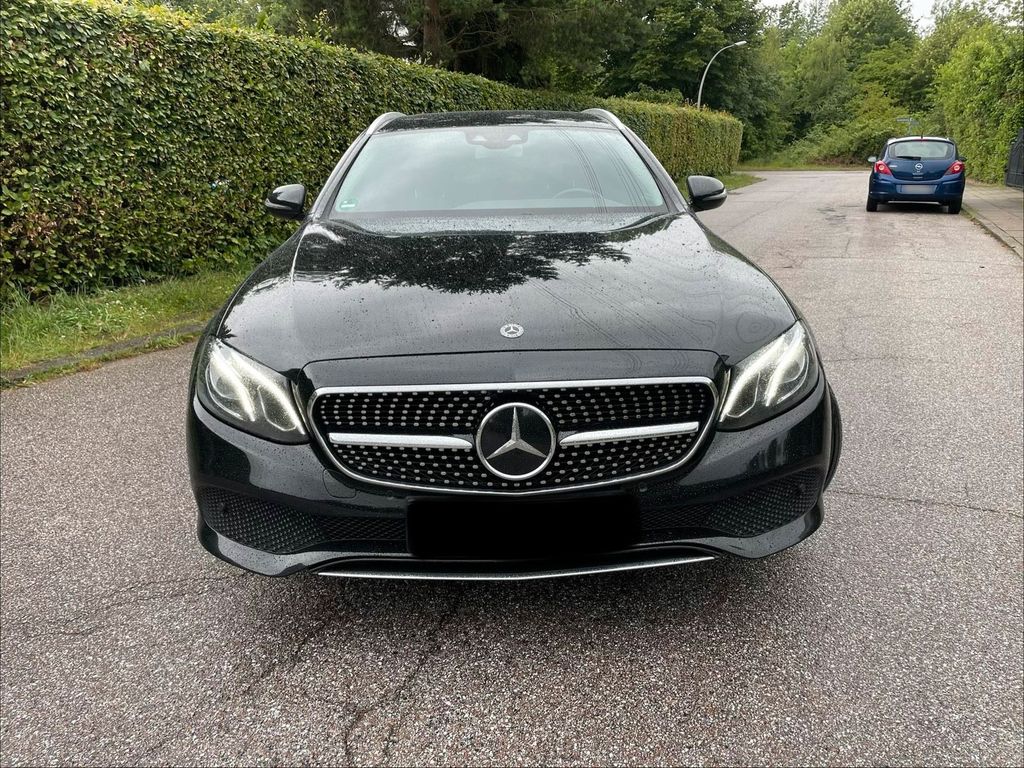 Image of Mercedes-Benz E 220