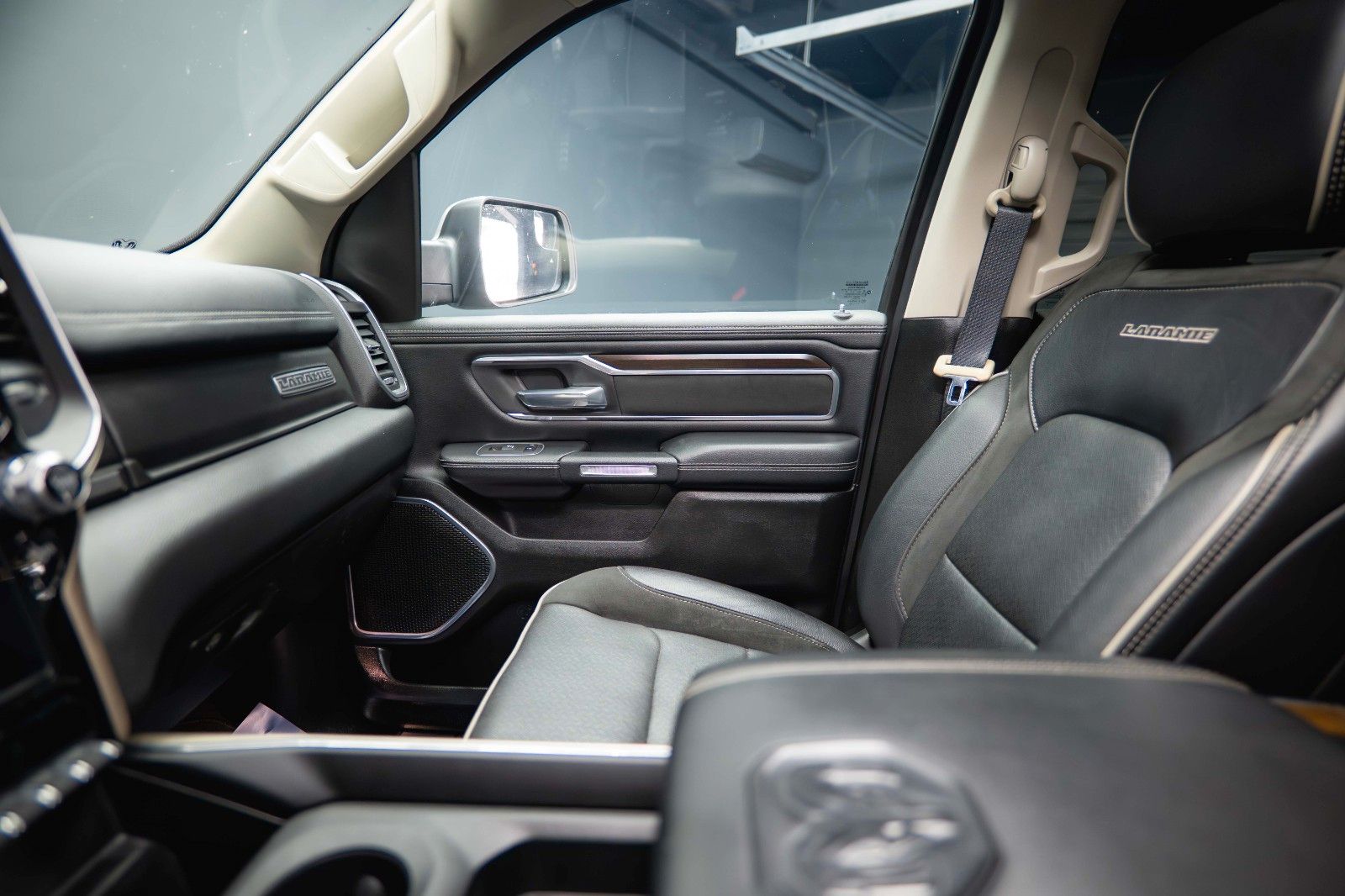 Fahrzeugabbildung Dodge RAM 5.7 V8 HEMI 4x4 LARAMIE PUNISHER *Pano*LED*