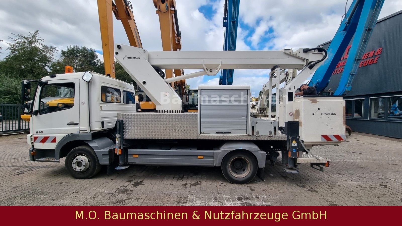 Fahrzeugabbildung Mercedes-Benz Atego 818 / Ruthmann T220 / Arbeitsbühne 22 m