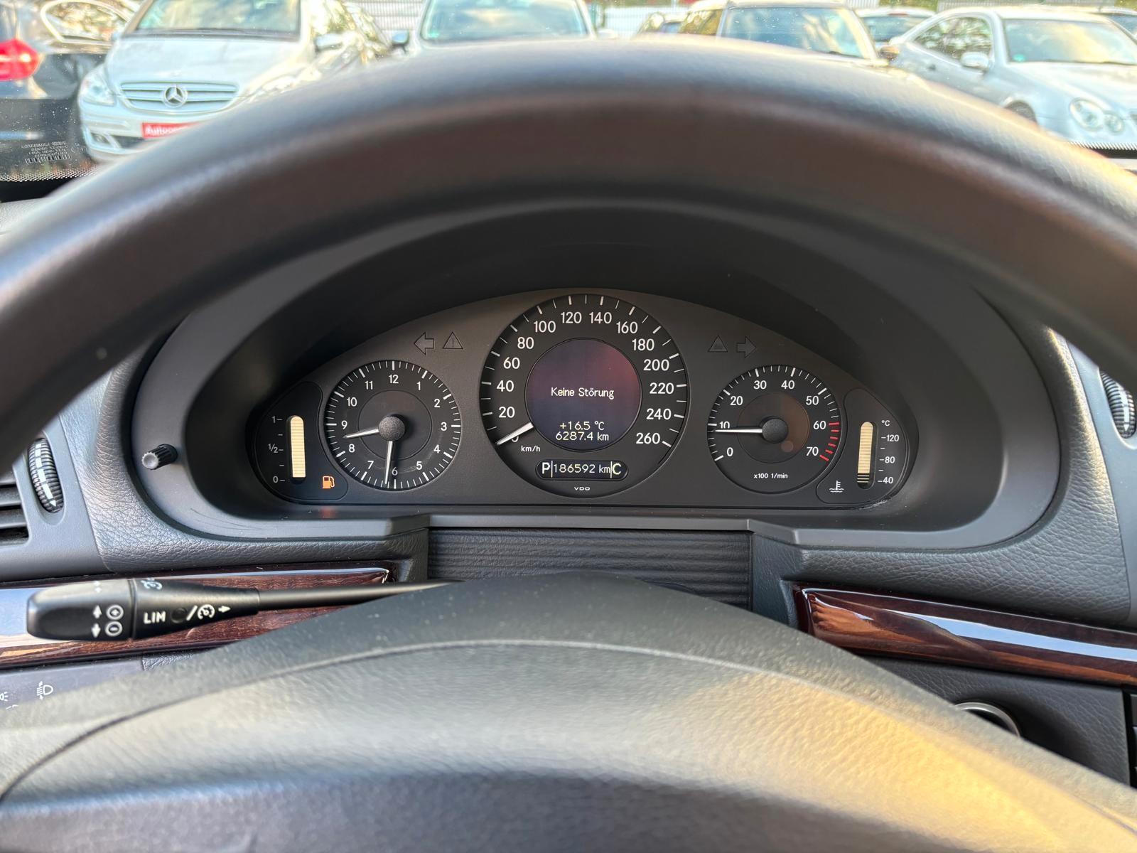Mercedes-Benz E200 2004 — photo 22