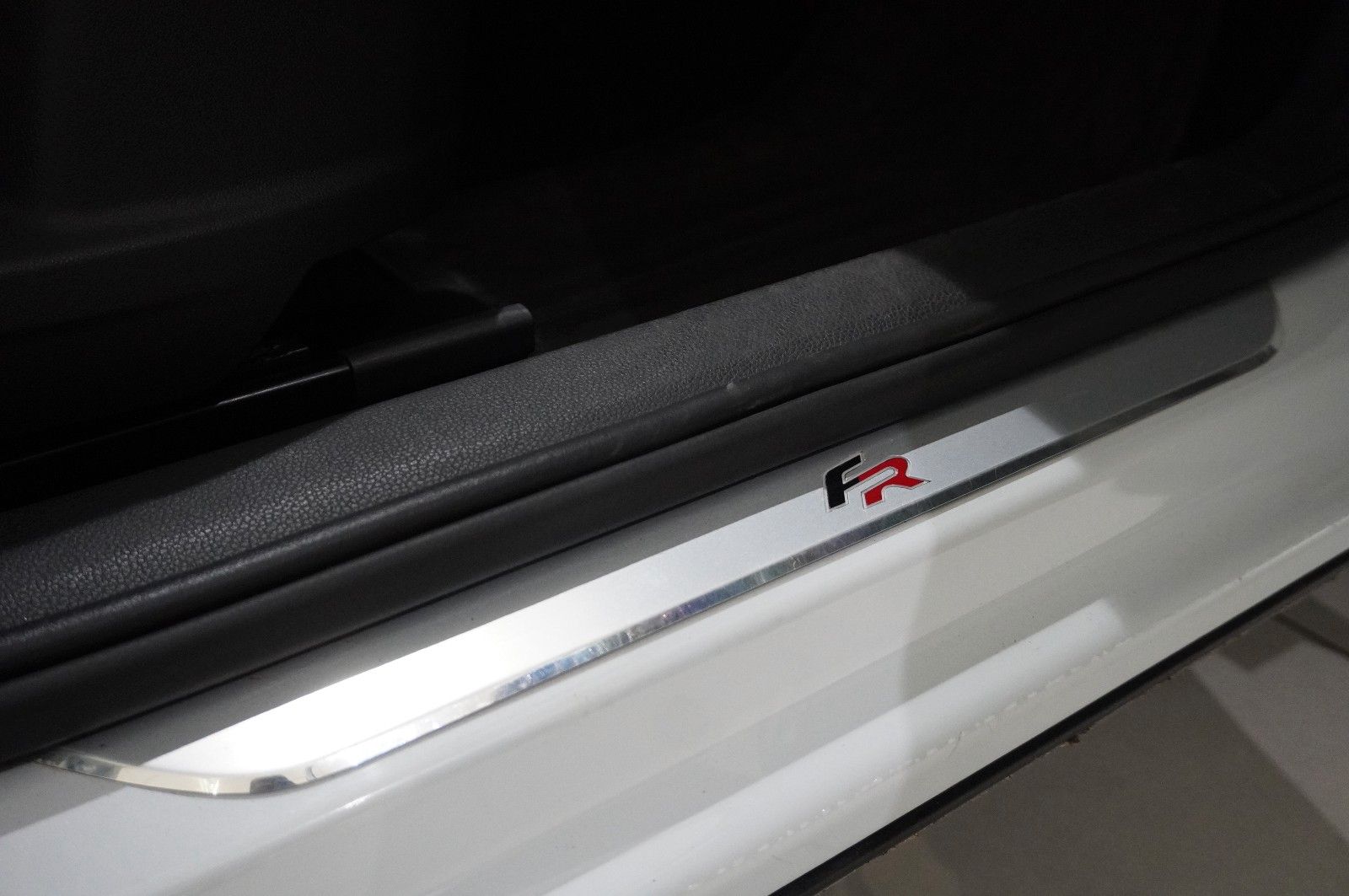 Fahrzeugabbildung SEAT Ateca 2.0 TDI FR SPORT DSG NAVI/LED/KAMERA/AHK