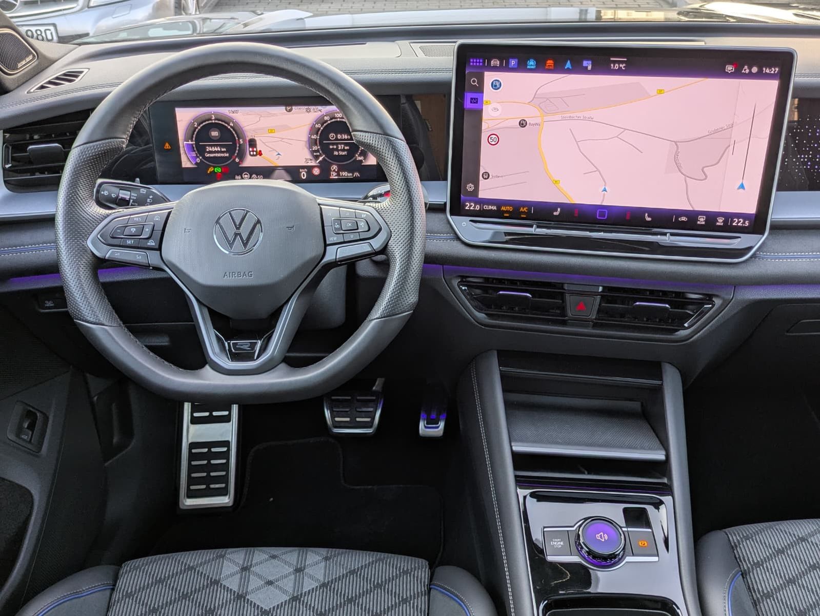 Fahrzeugabbildung Volkswagen Tayron 2.0 TDI 4M R-Line BLACK*7Si*MATRIX*PANO