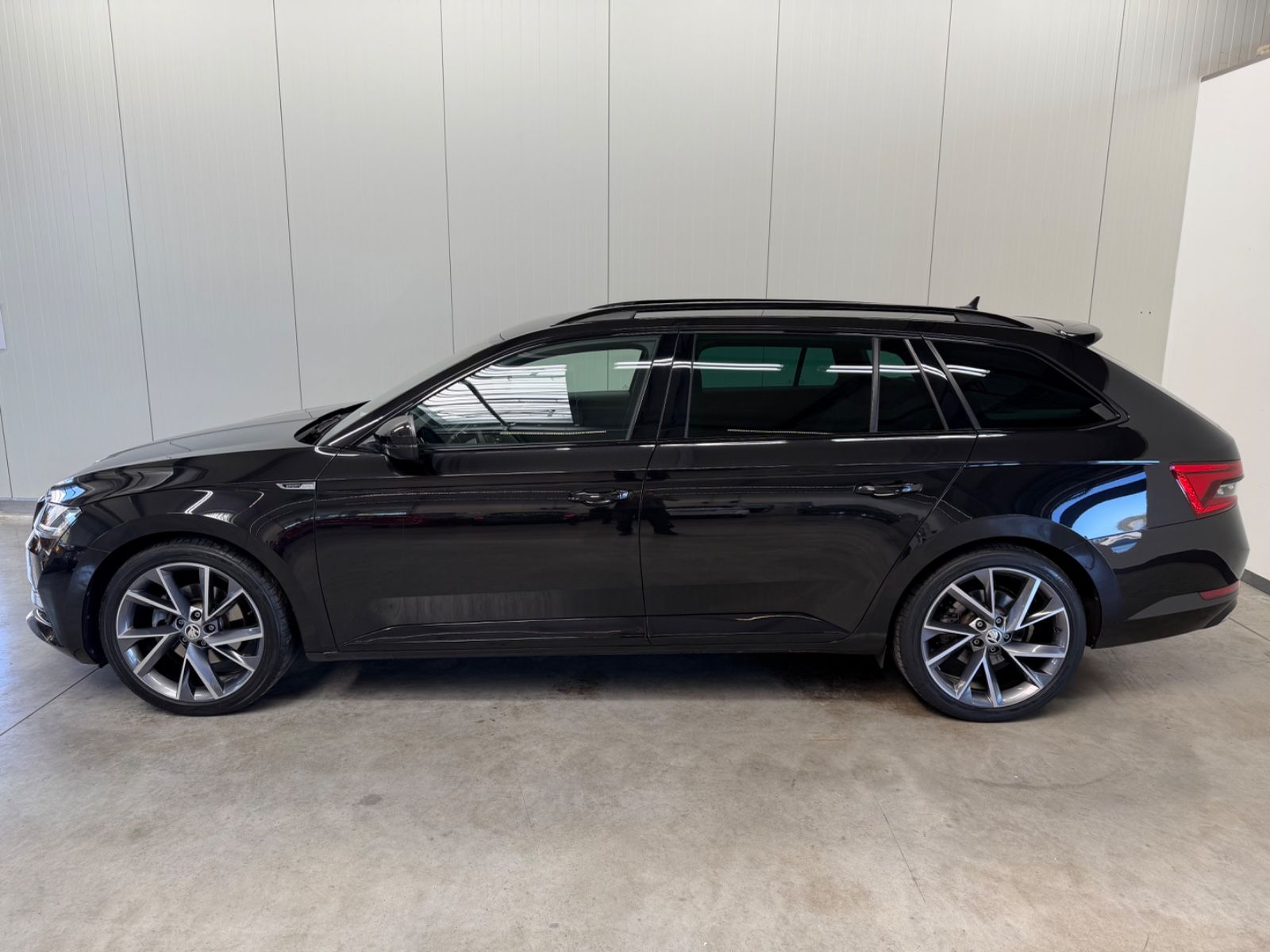 Skoda Superb Combi Sportline 4x4*DSG*Columbus*200PS* imagem 2
