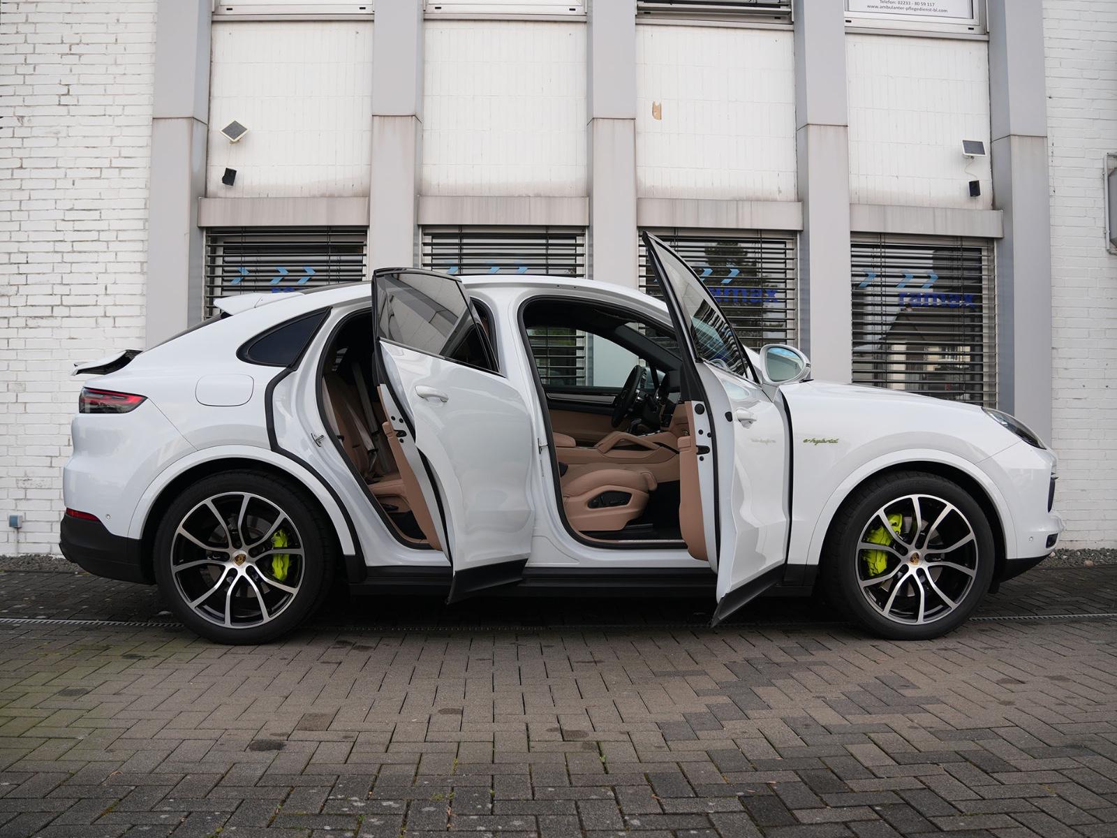 Porsche E-Hybrid CoupéPLATINUM-INNO-PANO-HUD-LEDER BEIGE