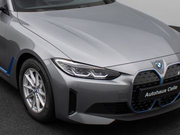 Fahrzeugabbildung BMW i4 eD35 Gran Coupé Glasdach Kamera DAB H/K Komfo