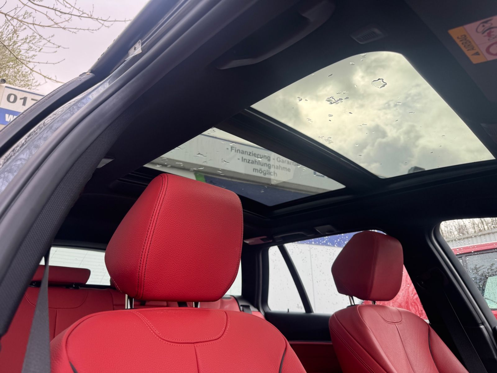 Fahrzeugabbildung BMW 330 xDrive Sport Line Panorama+HUD+erst 37500km