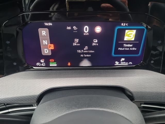 Fahrzeugabbildung Volkswagen Golf GTE MATRIX-LED AREEA VIEW HUD DCC NAVI TRAV