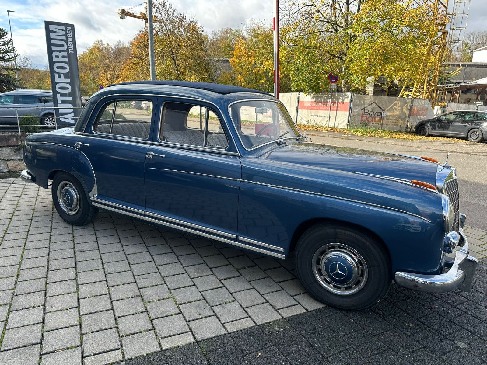 Fahrzeugabbildung Mercedes-Benz 220 S Ponton aus dem Jahr 1956