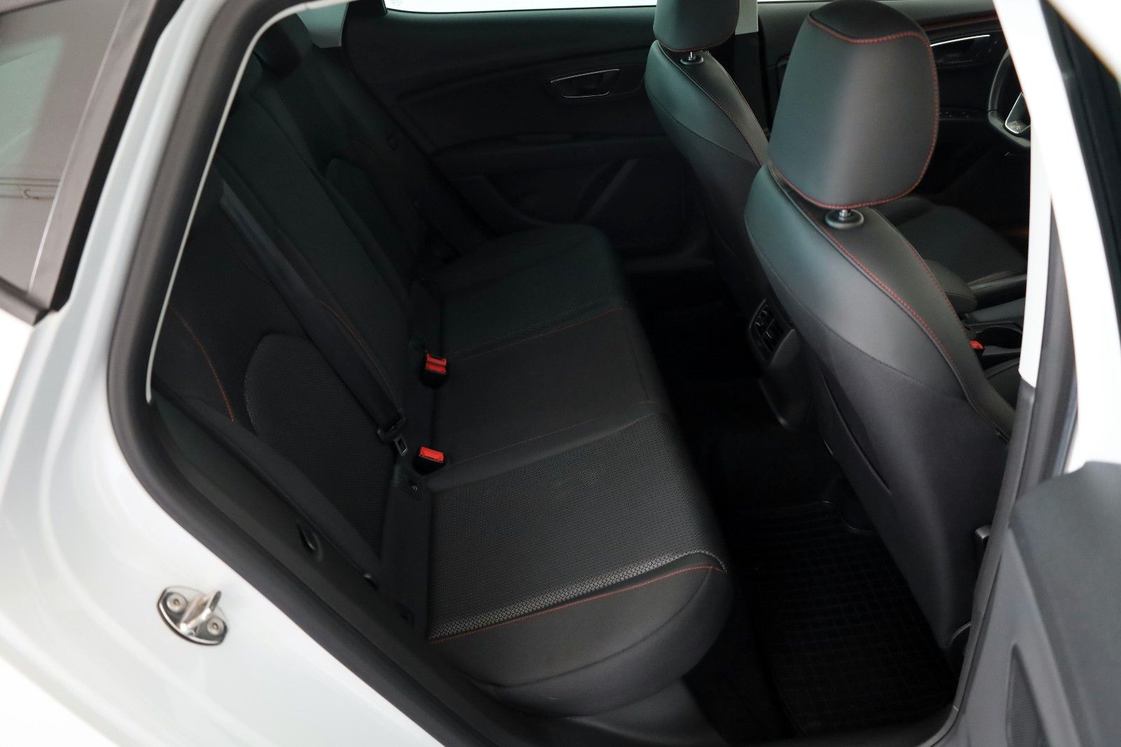 Fahrzeugabbildung SEAT Leon FR T.Leder,Navi,LED,Full Link,Seat Sound