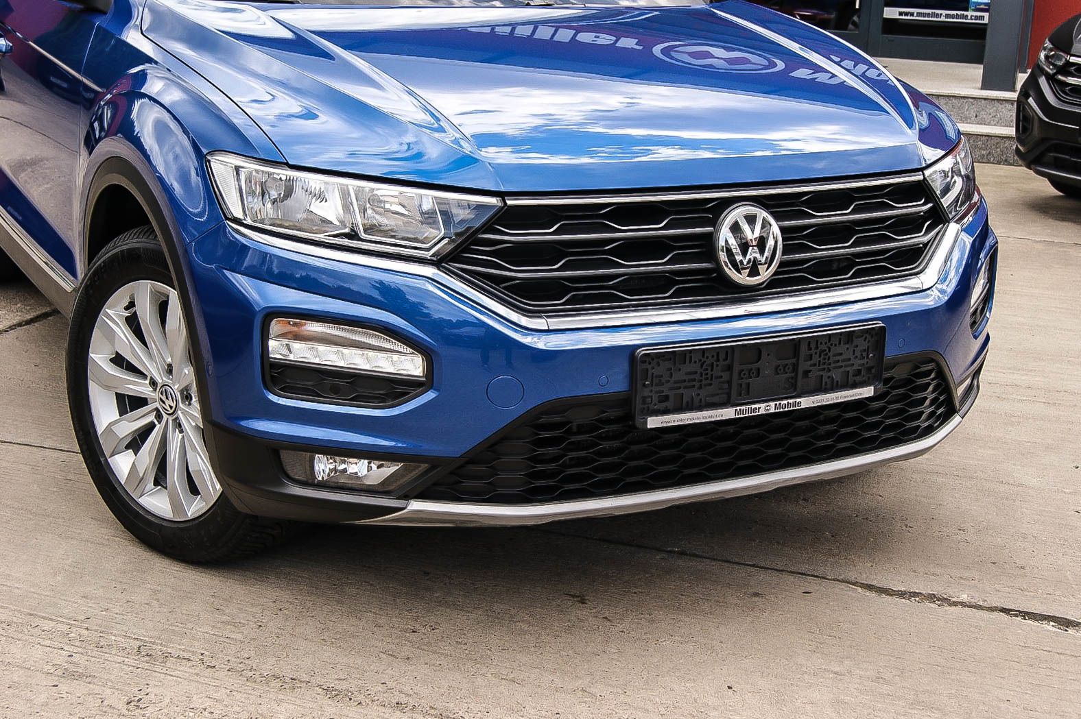 Fahrzeugabbildung Volkswagen T-Roc 20 TDI DSG Sport NAVIGATION SPORT VIRTUAL