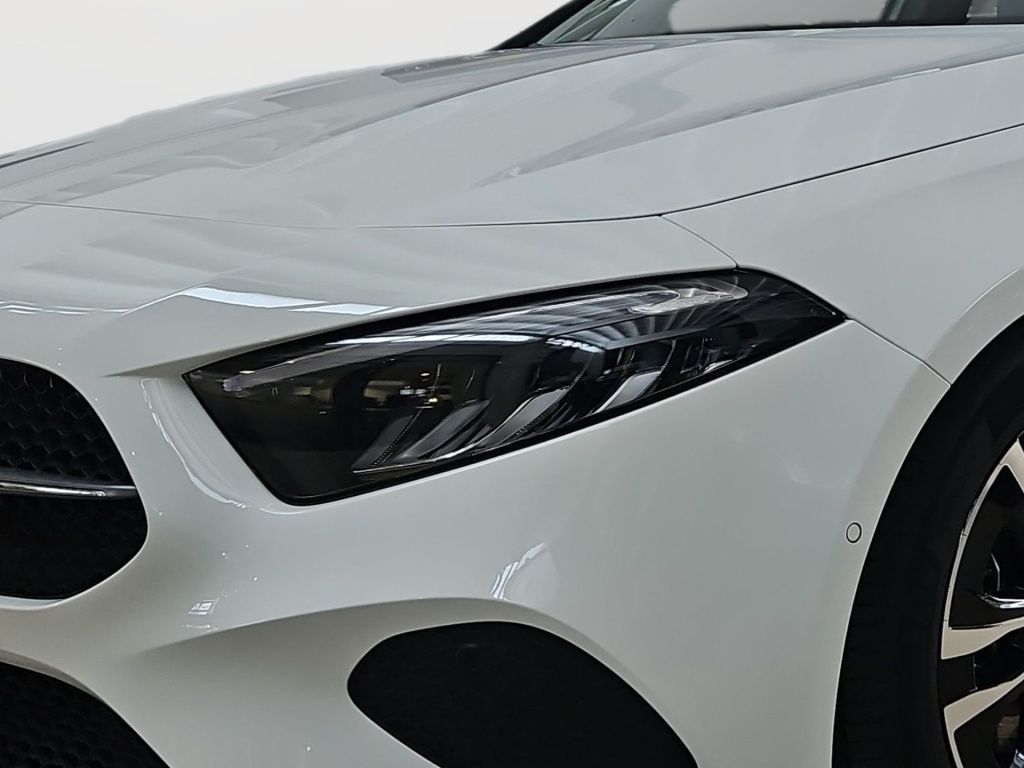 Fahrzeugabbildung Mercedes-Benz A 180 Progressive AHK Navi LED SHZ SpurH KAM DAB