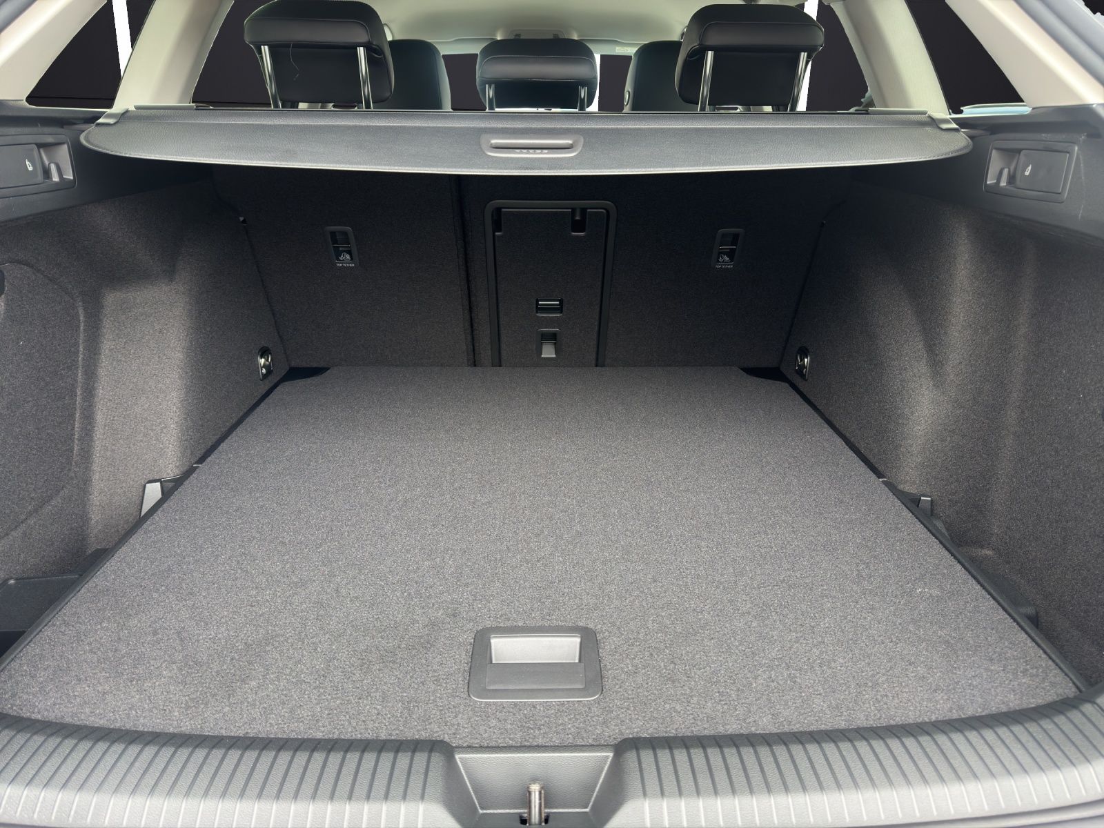 Fahrzeugabbildung Volkswagen Golf VIII Variant Energy TDI DSG LED ACC AHK SH