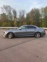 Mercedes-Benz E 400 d 4MATIC  AMG-Line - Mercedes-Benz E 400 mit Diesel-Antrieb: Grau, Limousine