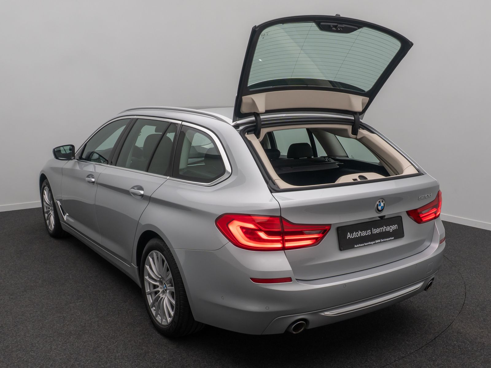 Fahrzeugabbildung BMW 520d Luxury Line 360&deg;DAB Alarm DisplKey Panorama