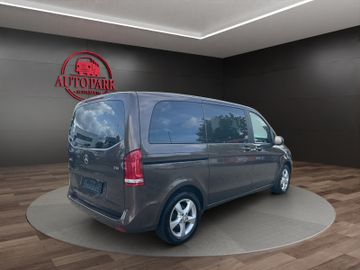 Mercedes V 220 - 3