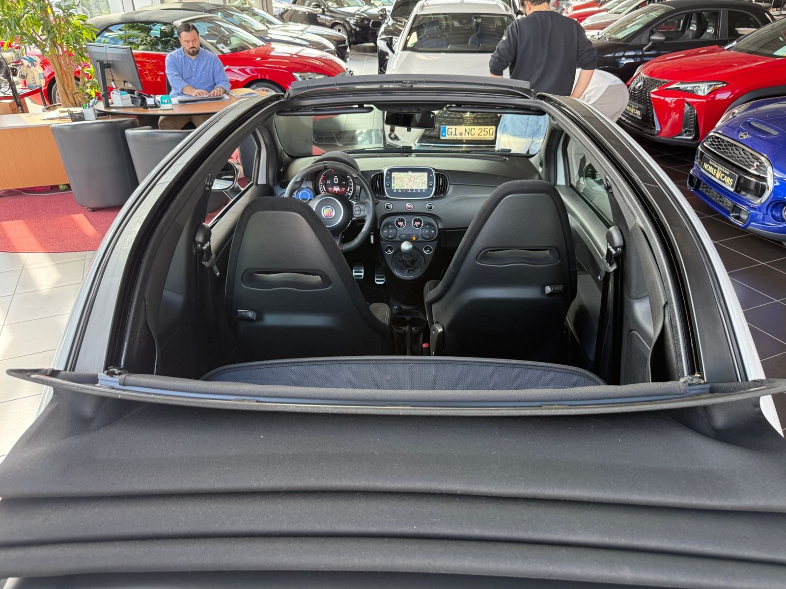 Fahrzeugabbildung Abarth 595C Cabrio Competizione KLIMA NAV PDC Beats