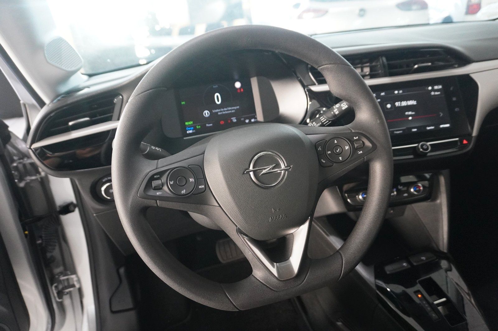 Fahrzeugabbildung Opel Corsa-e F EDITION 7KW NAVI/VIRT/SHZ/DAB/WÄRMEP.