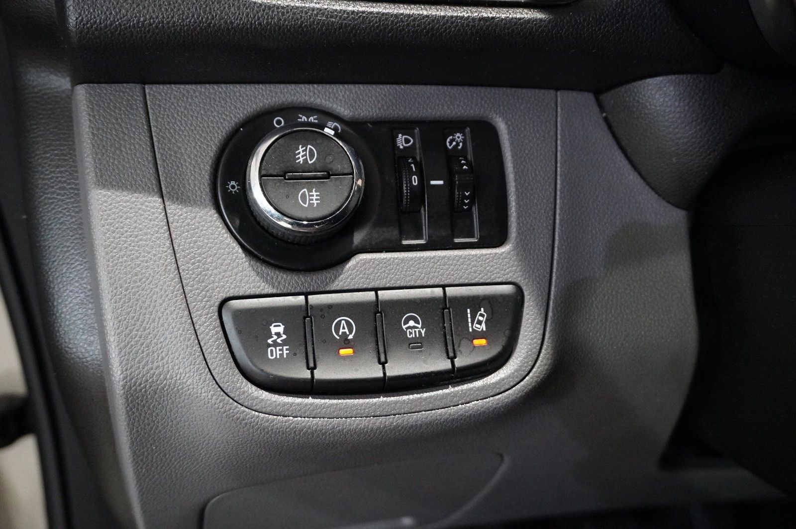 Fahrzeugabbildung Opel Karl 1.0 INNOVATION SHZ/KLIMAAUTOMATIK/ALU