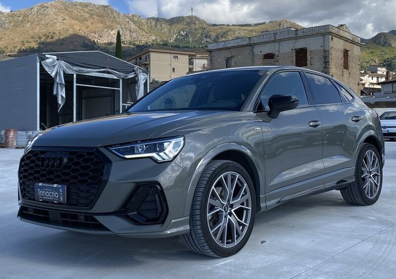 Audi Q3 SPB S Line interno ed esterno 2.0 TDI 15