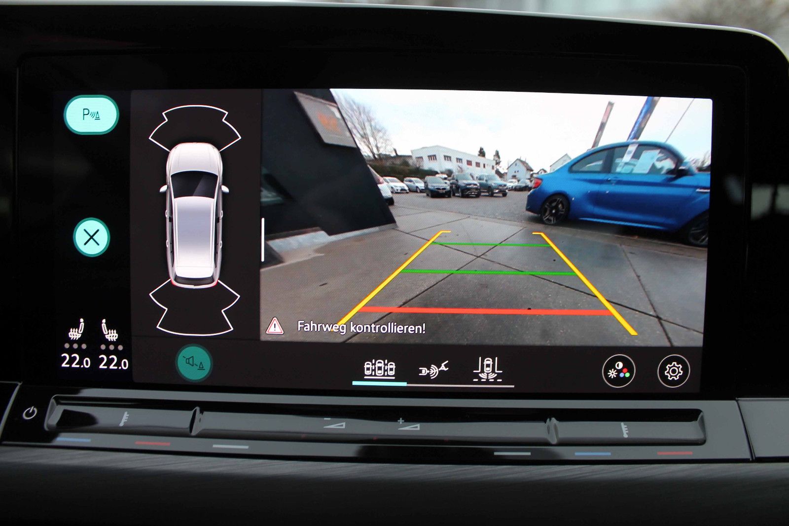 Fahrzeugabbildung Volkswagen Golf Variant 2.0TDI DSG Style AHK ACC KAM LED BT