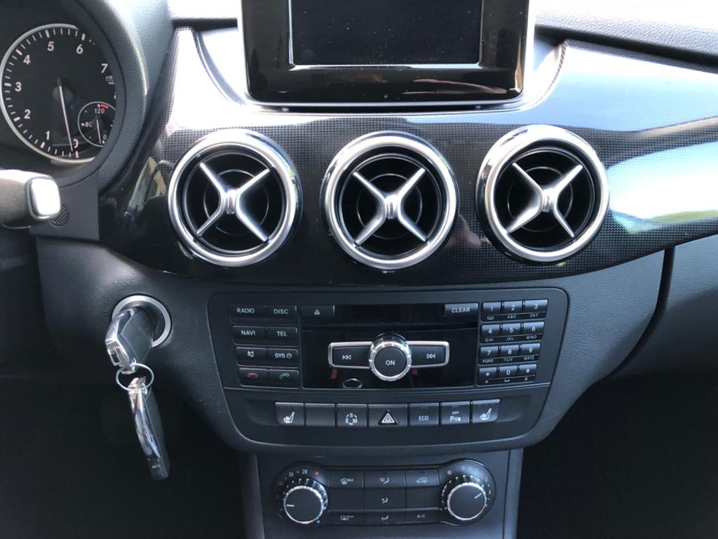 Mercedes-Benz B 180