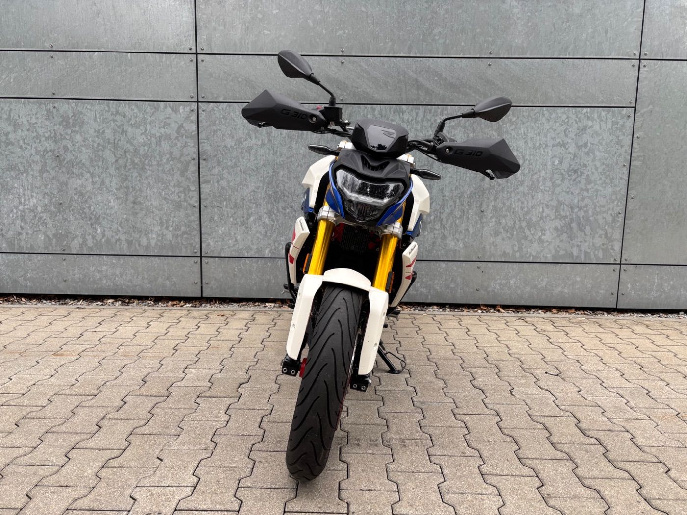Fahrzeugabbildung BMW G 310 R Style Sport Tieferlegung Griffheizung