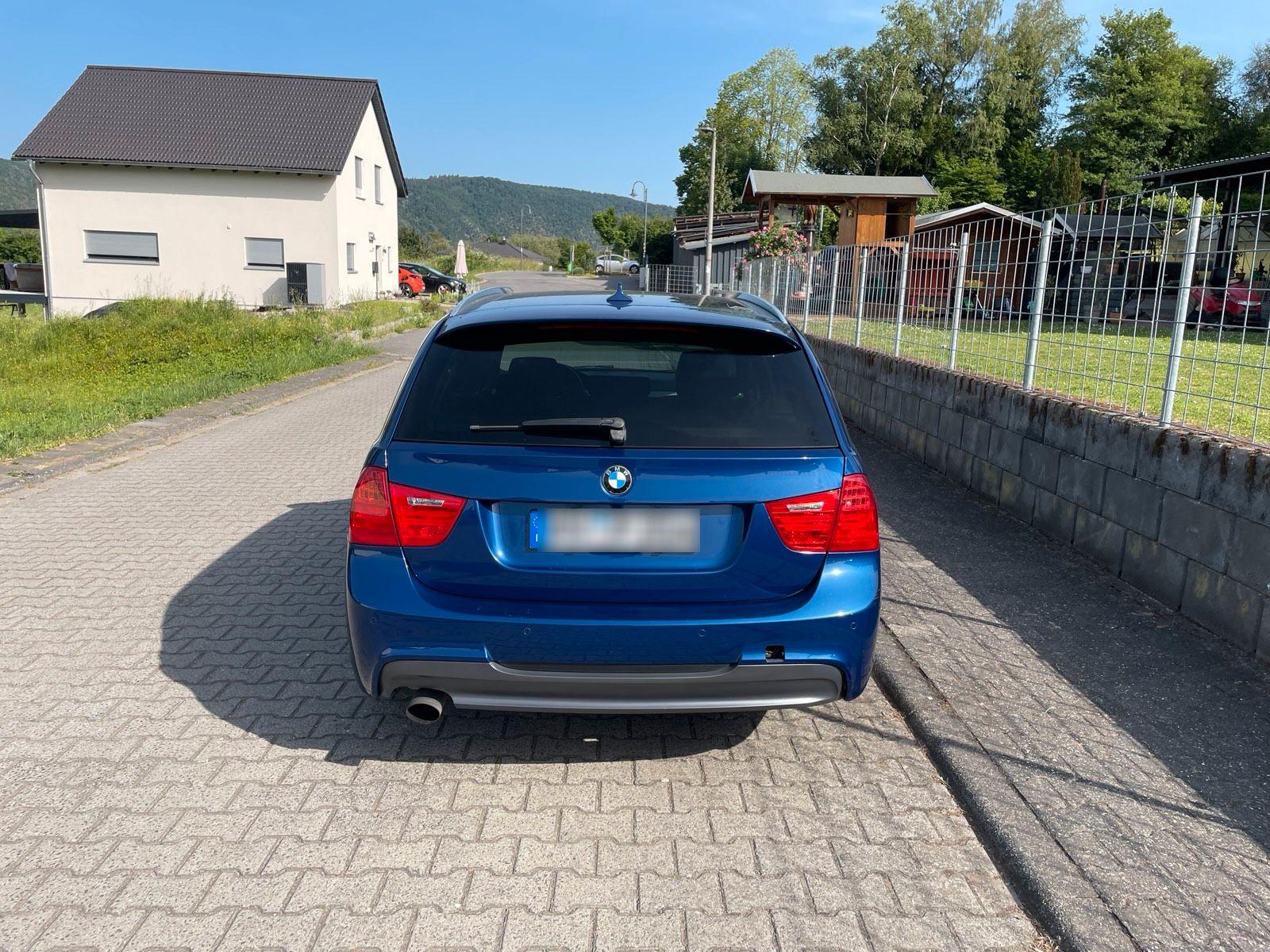 BMW 320 2011 — engine 150 HP (110kW)