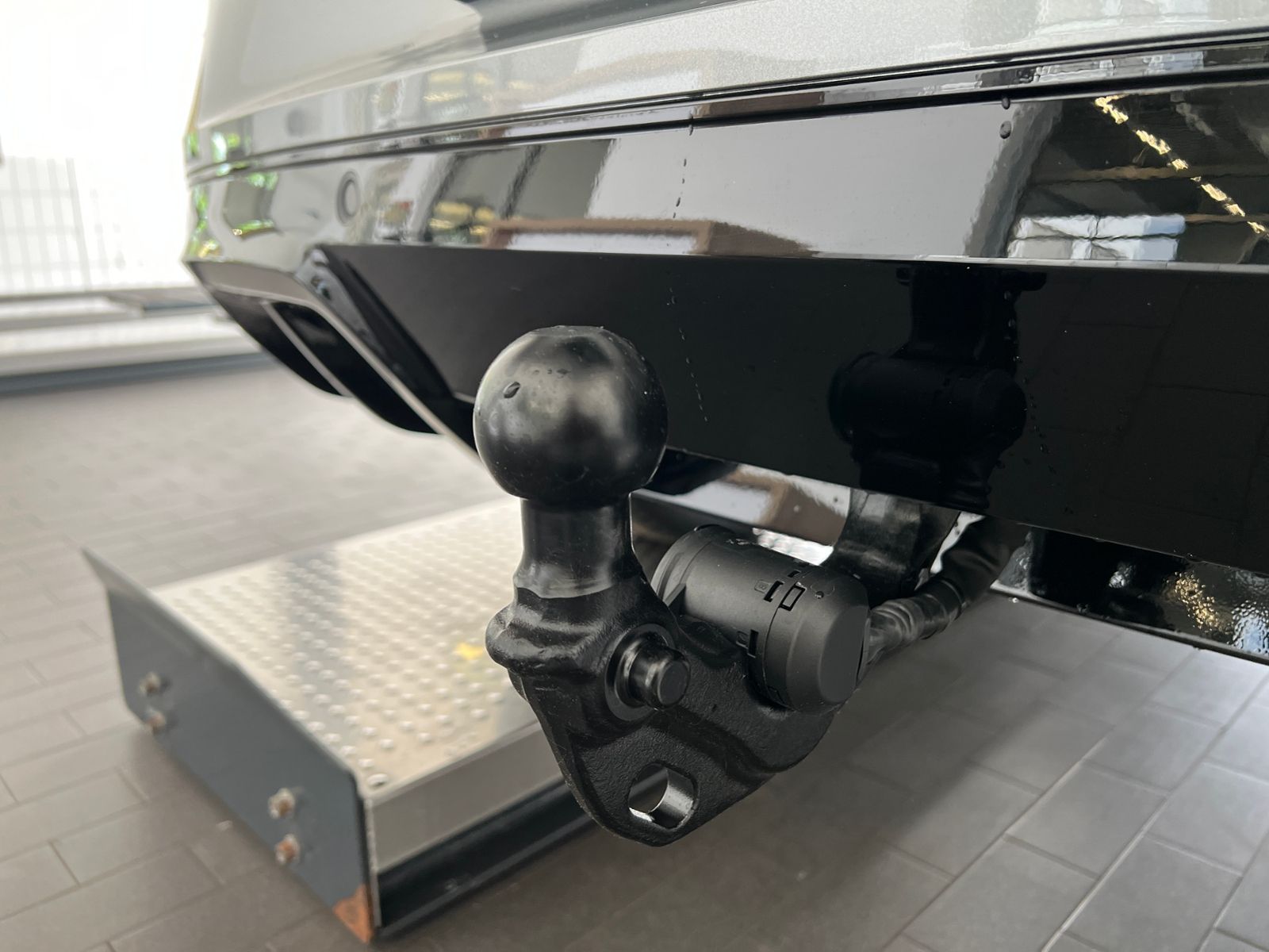Fahrzeugabbildung Volkswagen T-Roc R-Line 1.5 eTSI DSG *AHK, LED, ACC, 18"-LM