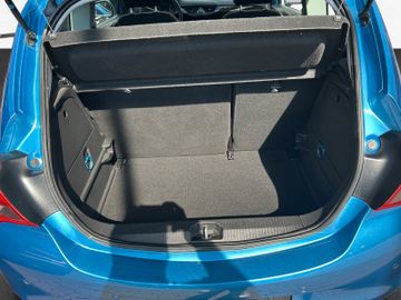 Fotografie des Opel Corsa E 120 Jahre Kamera Carplay Sitzh.