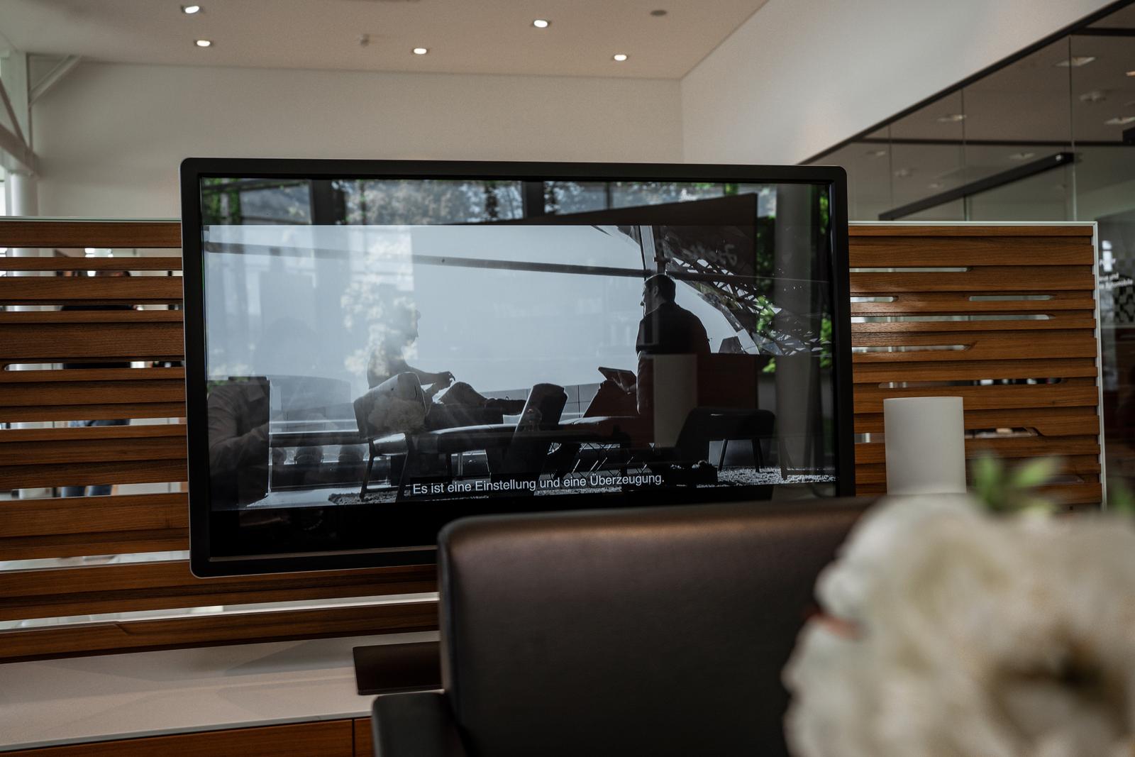 showroom-image-top