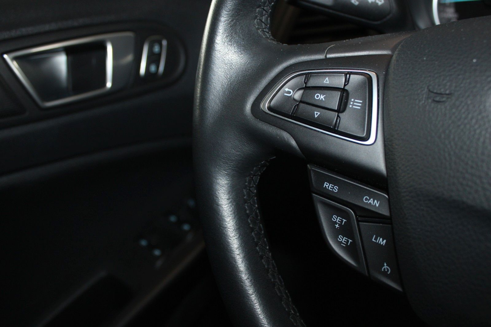 Fahrzeugabbildung Ford EcoSport Titanium NAVI Schiebedach CAM WinterPak