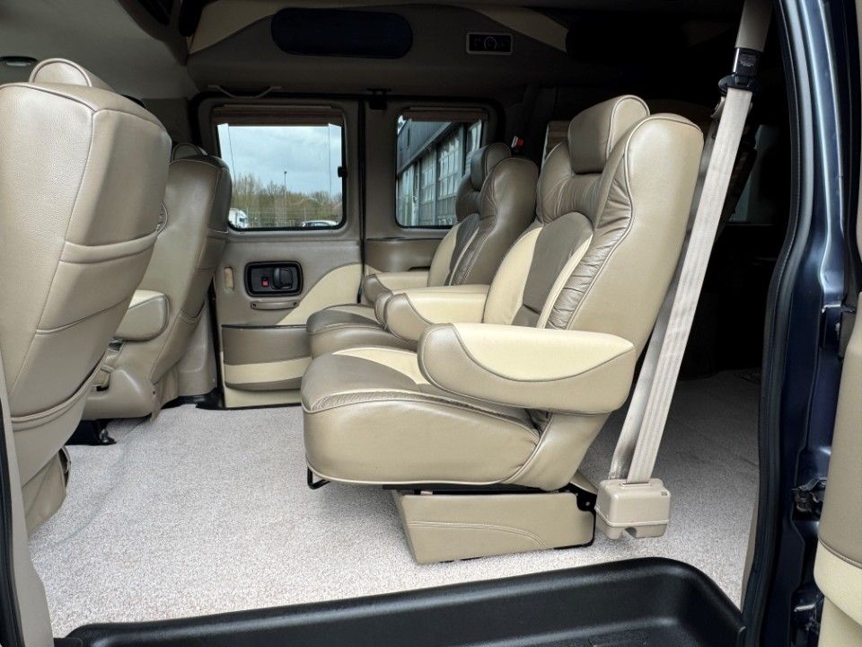 Fahrzeugabbildung Chevrolet Express Chevy Conversion Van 5.3 Vortec