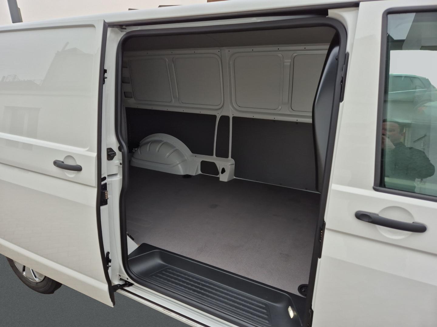 Volkswagen T6.1 Kasten 2.0 TDI lang L2H1 AHK Navi LKW Cam H
