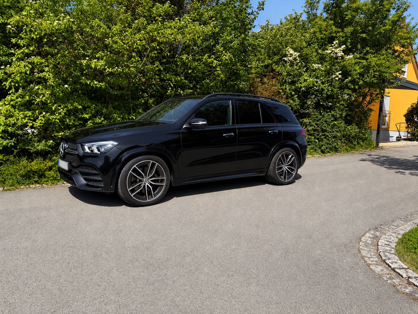 MERCEDES-BENZ GLE 400 d AMG 22 Night Stdhz. Lkrhzg Pano Burme