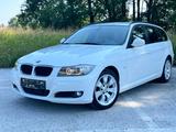 BMW 3 Touring 320d xDrive/M-Paket/Leder/AHK - BMW 320 aus 2011: Kombi