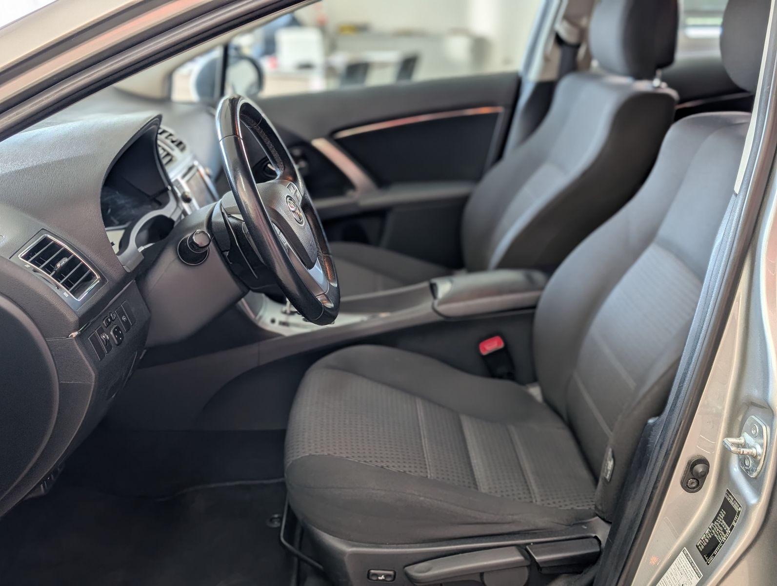 Fahrzeugabbildung Toyota Avensis Life Bi-XENON TEMPOMAT KLIMA KAMERA SHZ