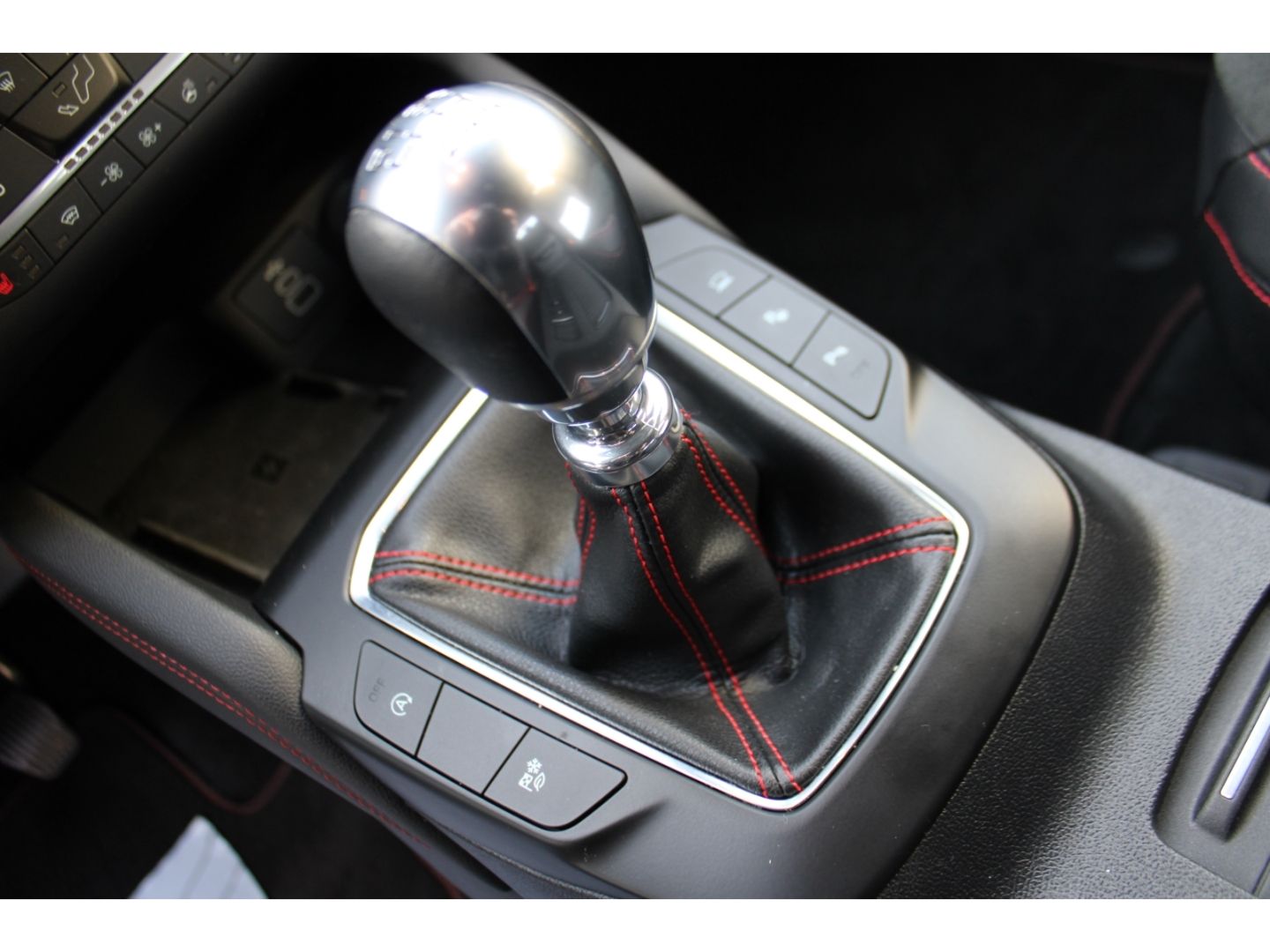 FORD Kuga ST-Line X LED AHK Navi GJR RFK el. Heckkla - Image 32