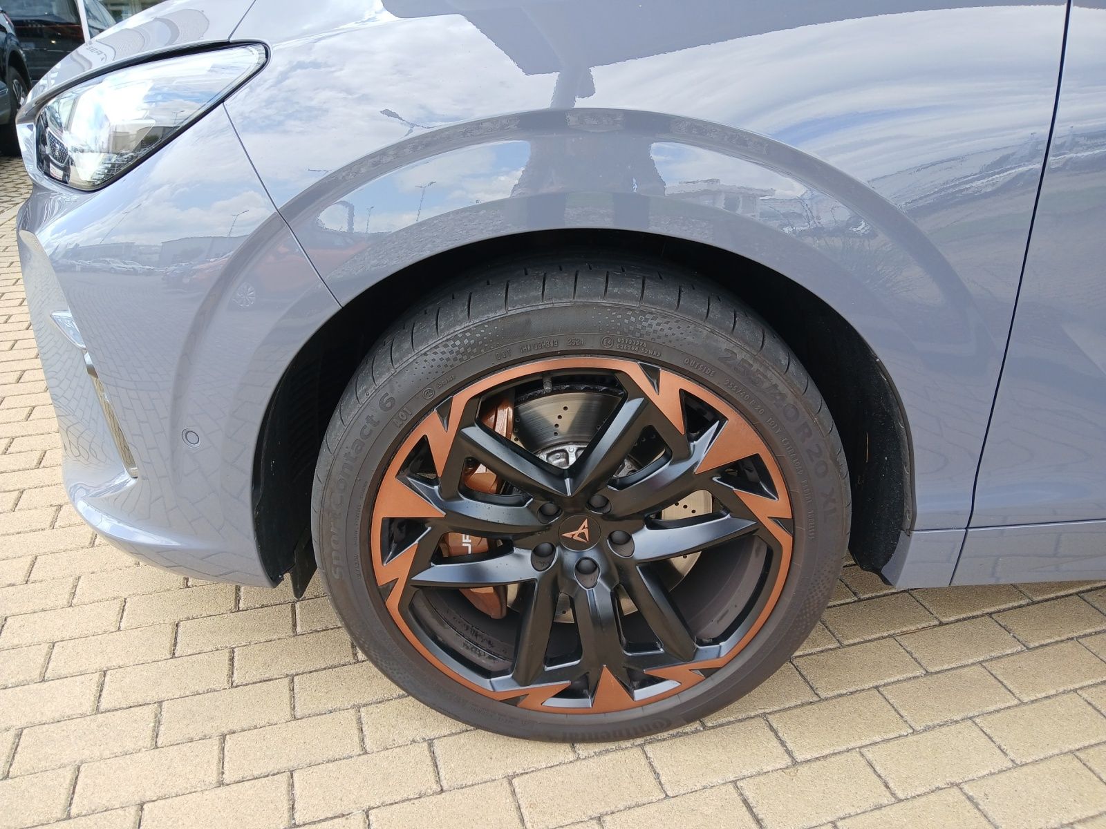 Fahrzeugabbildung CUPRA Terramar VZ 2.0TSI 4Drive Matrix Pano Akebono HU