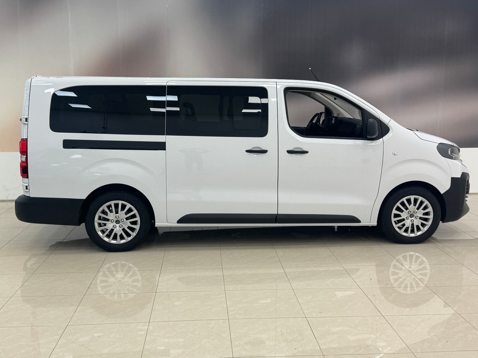 Peugeot Traveller - Bild 4