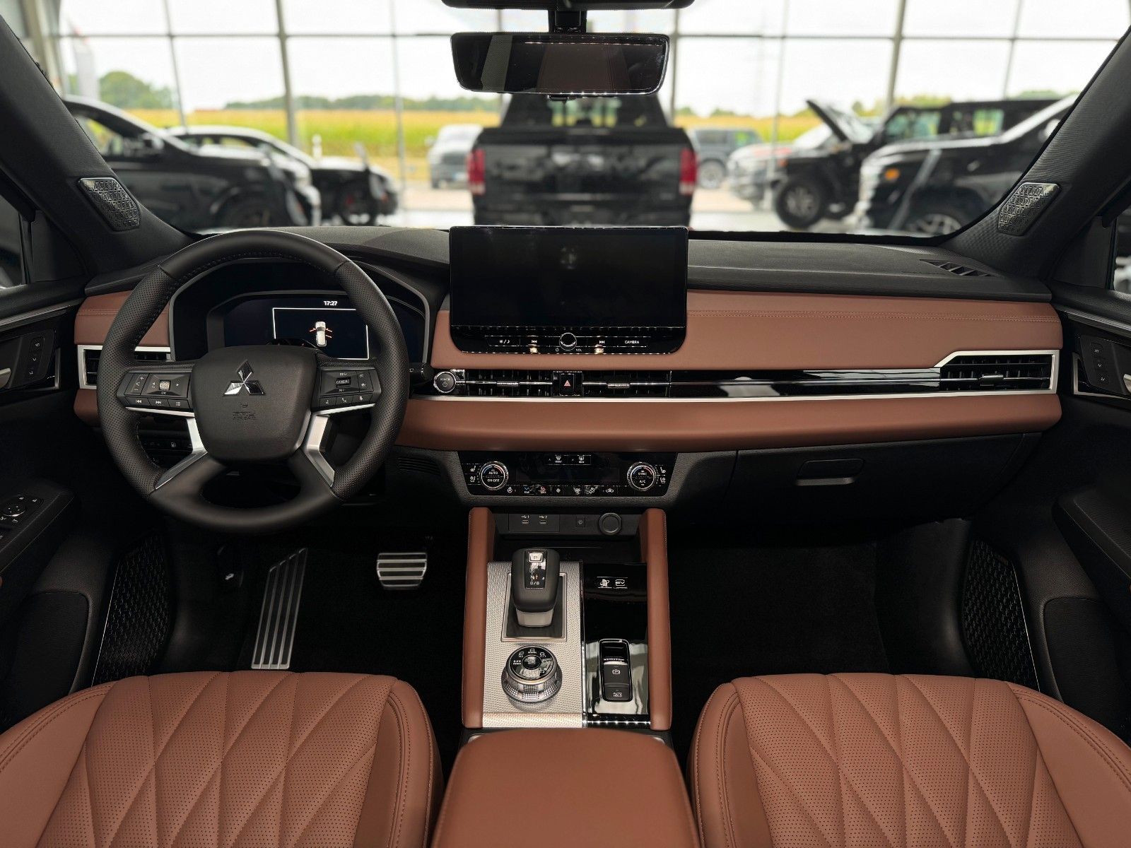 Fahrzeugabbildung Mitsubishi Outlander 2.4PLUG-IN HYBRID 4WD TOP Luxury-Paket