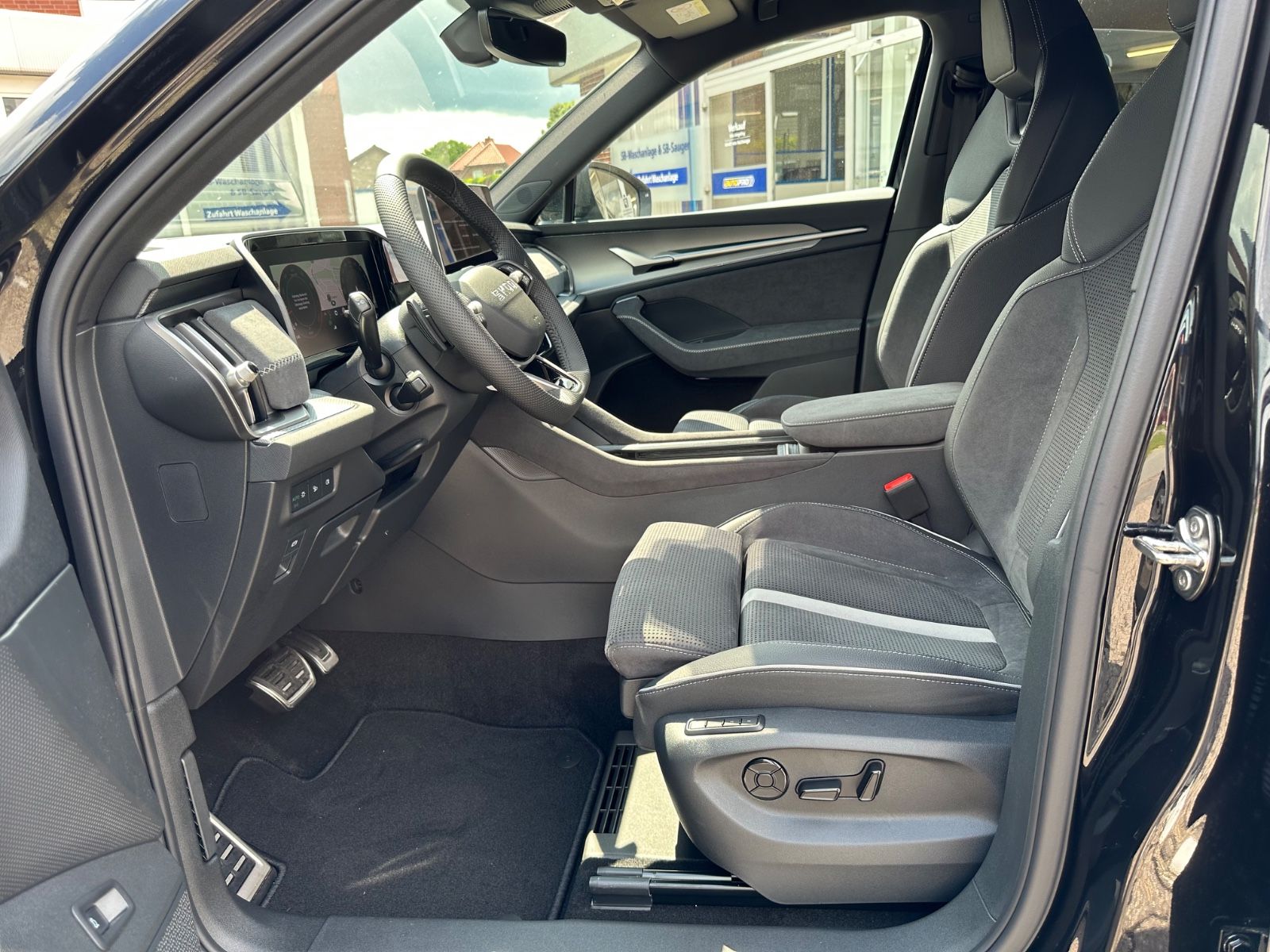 Fahrzeugabbildung SKODA Kodiaq 1.5 TSI Sportline DSG AHK/Matrix/Navi/ACC