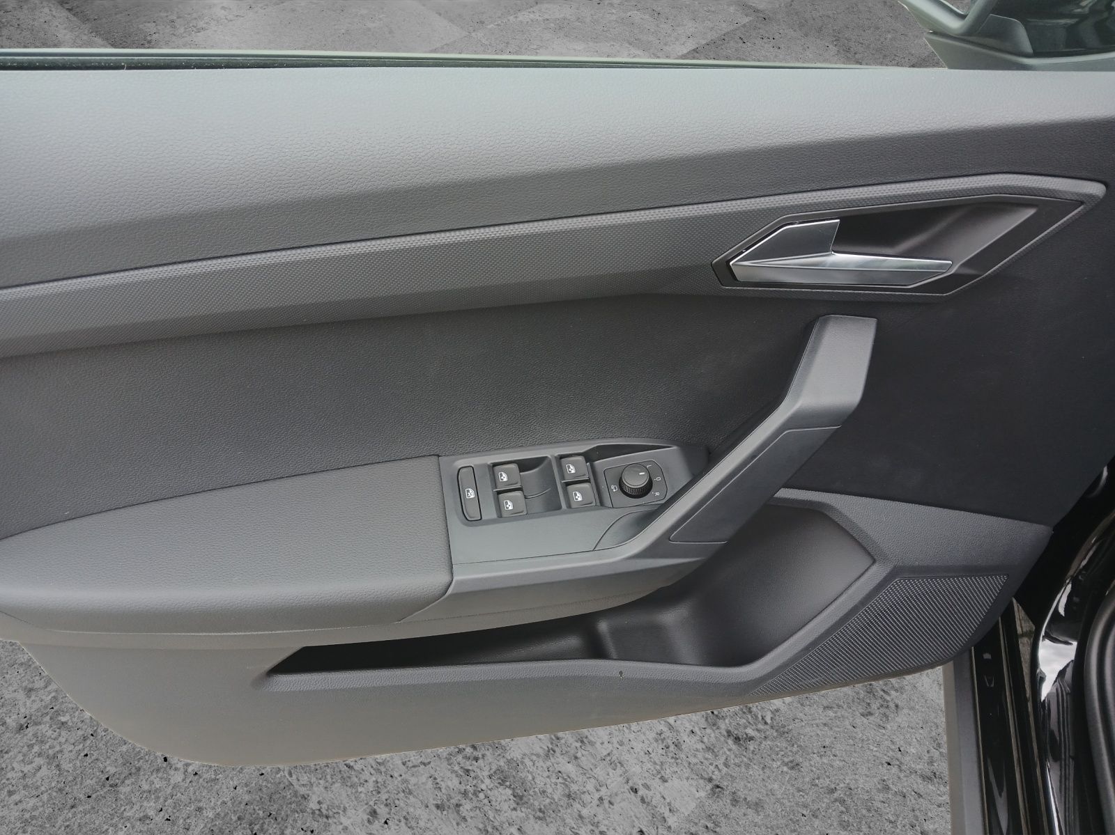 Fahrzeugabbildung SEAT Arona 1.0 TSI DSG Road Edition LED Winter-P.
