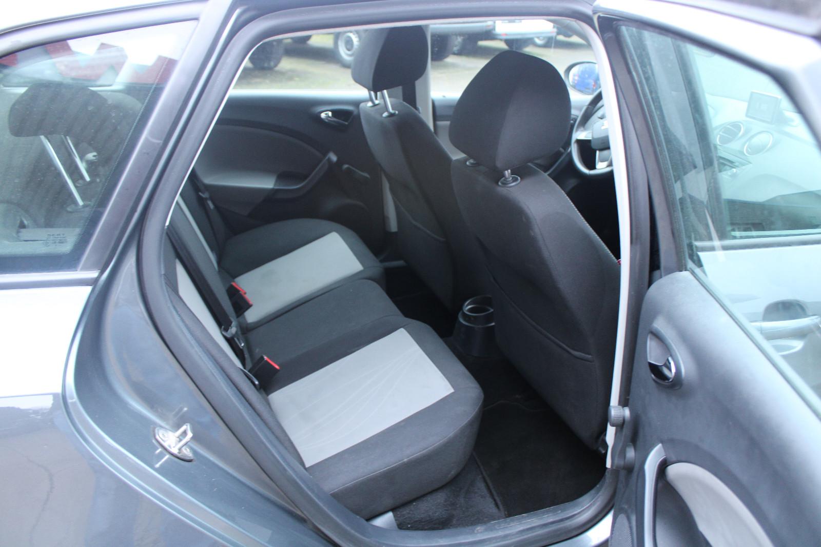 Seat Ibiza 2014 — photo 12