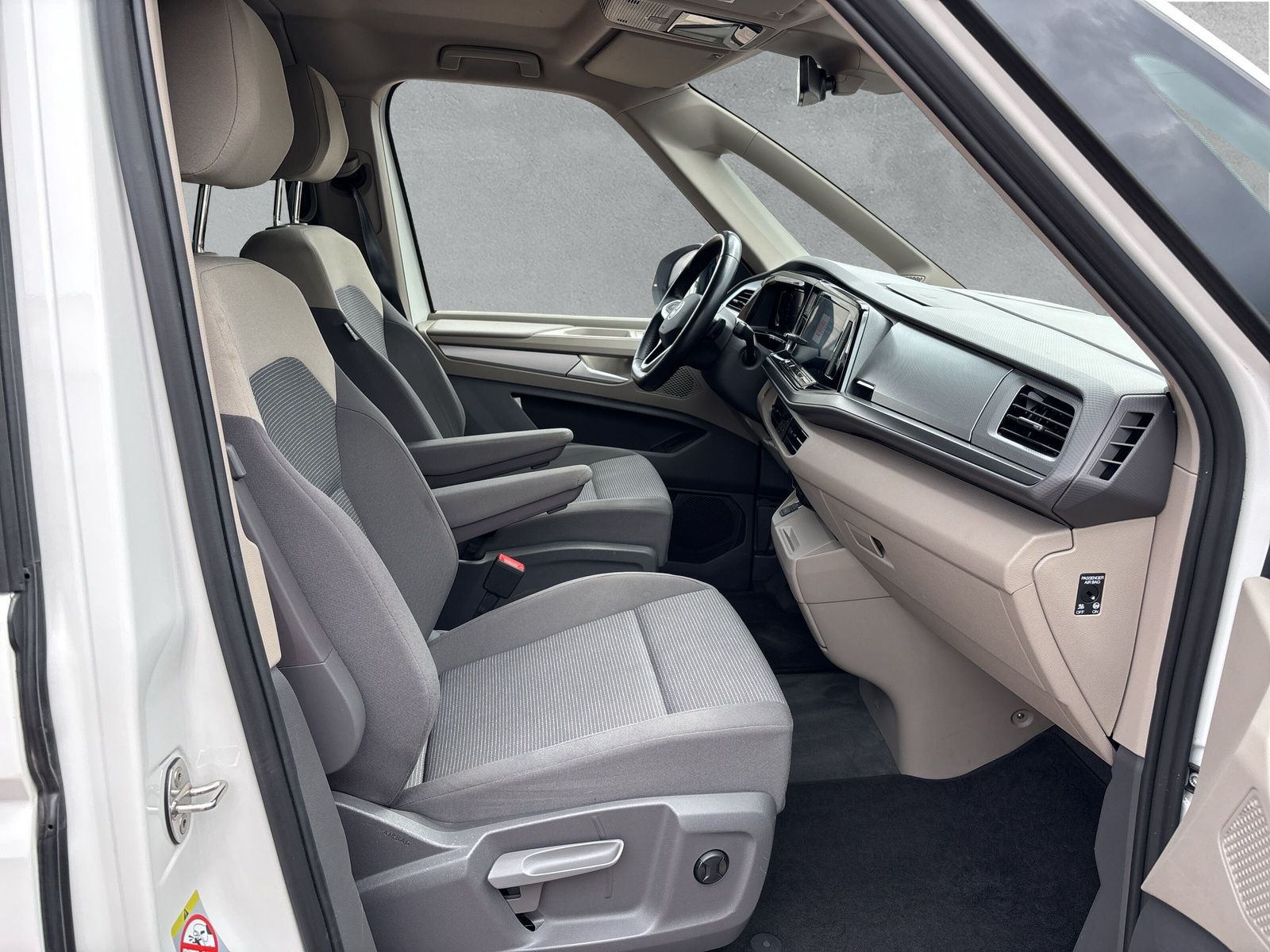 Fahrzeugabbildung Volkswagen Multivan 1.4 TSI eHybrid LR DSG AHK RFK App-Conn
