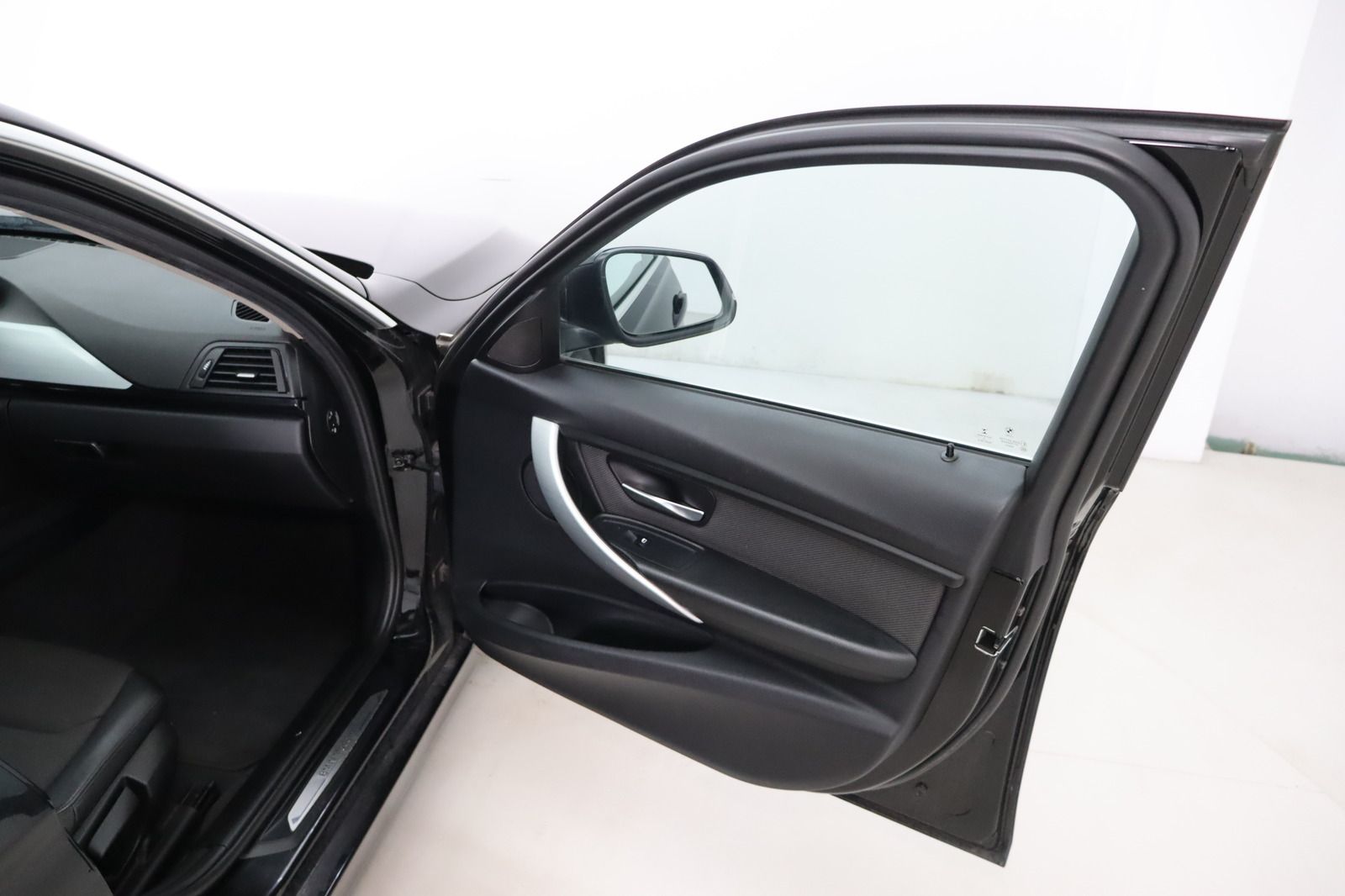 Fahrzeugabbildung BMW 316 i Modern Line * Bi-Xenon * Navi
