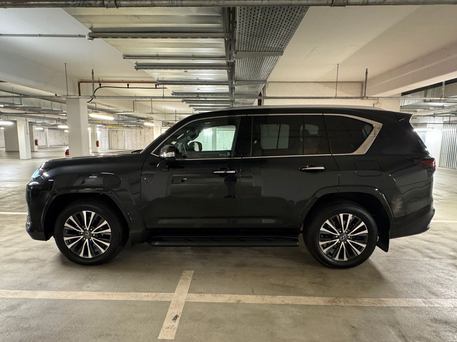 Lexus 2026+V6+SIGNATURE+EU+BERLIN+stock imagem 3